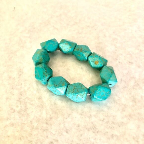 🍭6/$30 Bundle| Stretch Turquoise Bracelet - Picture 2 of 3